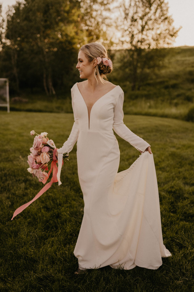 The most gorgeous location for dreamy wedding photos. A cute barn, log cabin, rolling hills of green grass and a mountain view in the background. Everything you need for a gorgeous wedding venue in Montana.