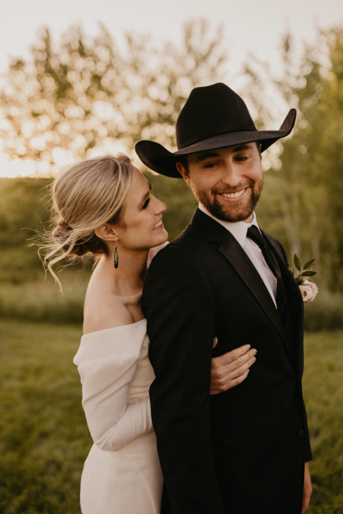 The most gorgeous location for dreamy wedding photos. A cute barn, log cabin, rolling hills of green grass and a mountain view in the background. Everything you need for a gorgeous wedding venue in Montana.