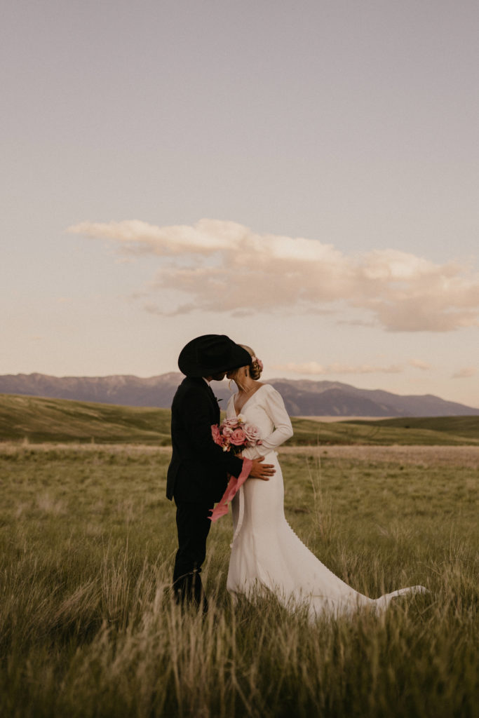 The most dreamy Sunset location in Montana. The rolling hills, the mountain landscape in the background, the most gorgeous wedding venue out there. 10 out of 10 would recommend!